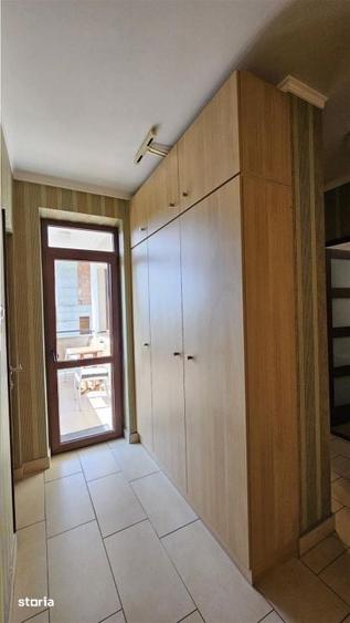 Apartament cu 4 camere în Gruia