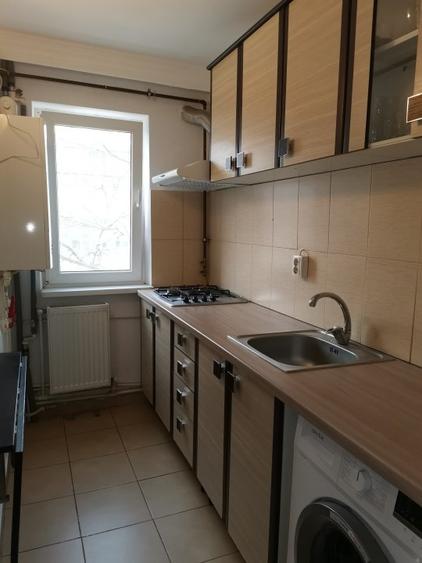 Apartament cu 3 camere semidecomandat, mobilat în Tomis Nord