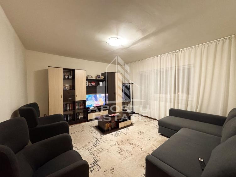 Apartament cu 3 camere decomandat în Girocului