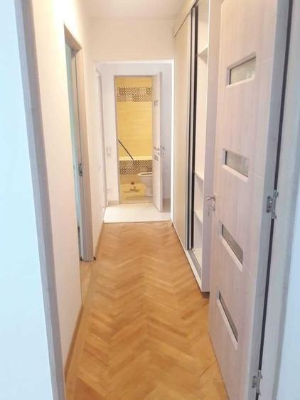 Apartament cu 3 camere semidecomandat în Mihai Bravu