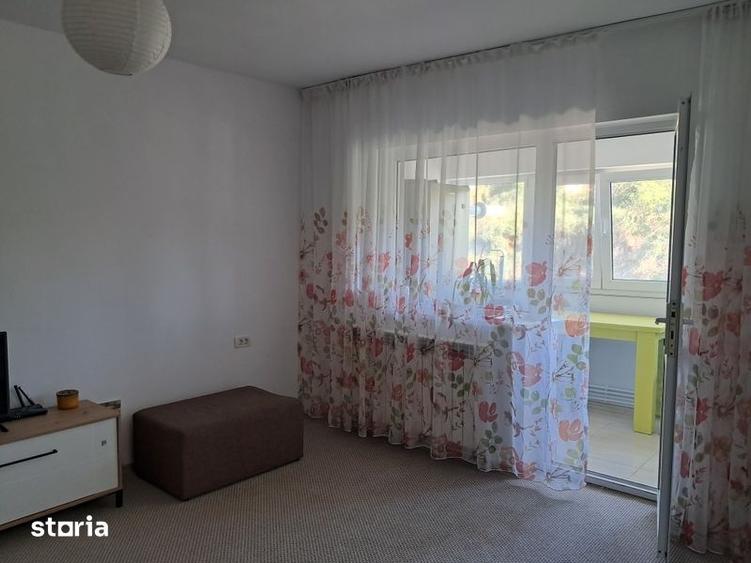 Apartament cu 2 camere decomandat, mobilat în Piața Nouă