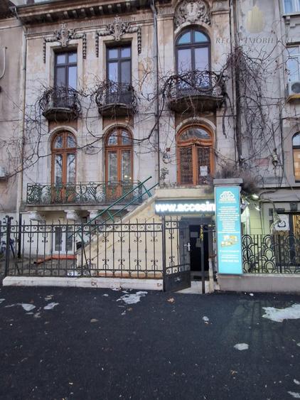 Birou, de 8 mp, în Romană