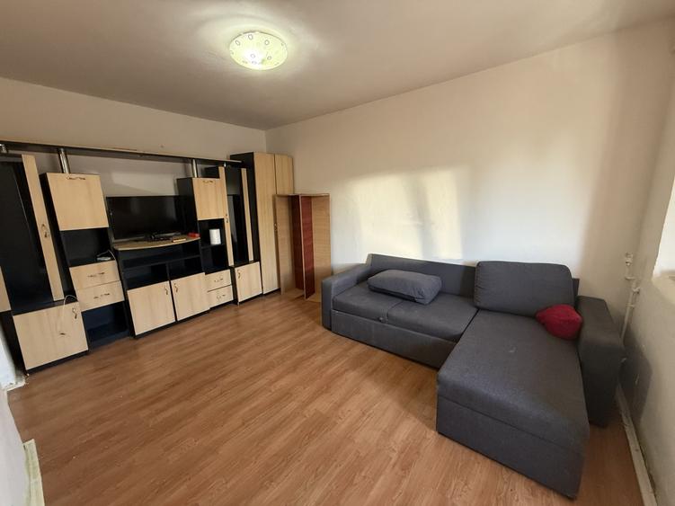 Garsonieră decomandată, mobilată în Complex Studențesc