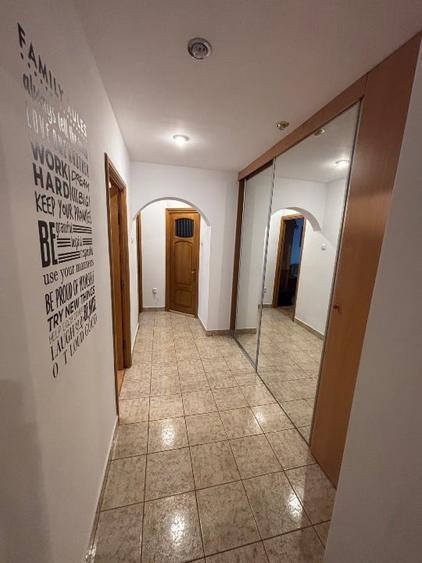 Apartament cu 3 camere decomandat, mobilat în Drumul Taberei
