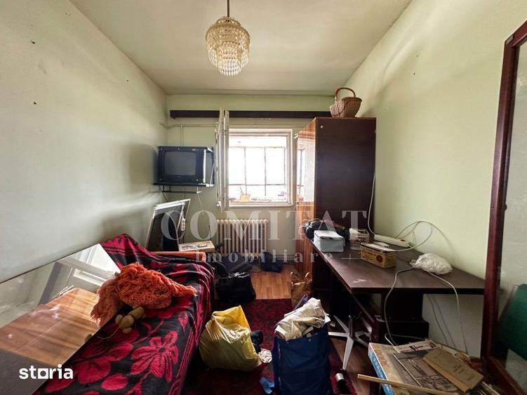 Apartament cu 3 camere decomandat în Între Lacuri