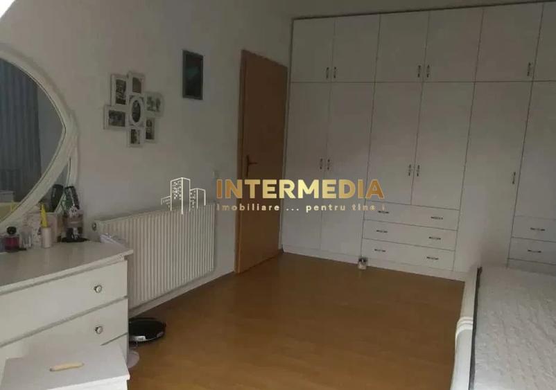 Apartament cu 3 camere decomandat, mobilat în Cetate