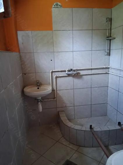 Casă cu 2 camere cu Teren 1200 Mp în Central