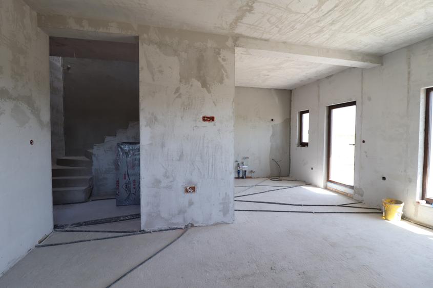 Duplex cu 5 camere cu Canalizare în Buziașului