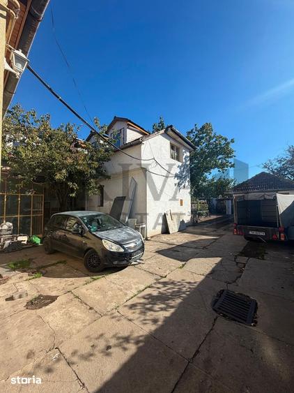 Casă cu 8 camere cu Teren 908 Mp în Steaua