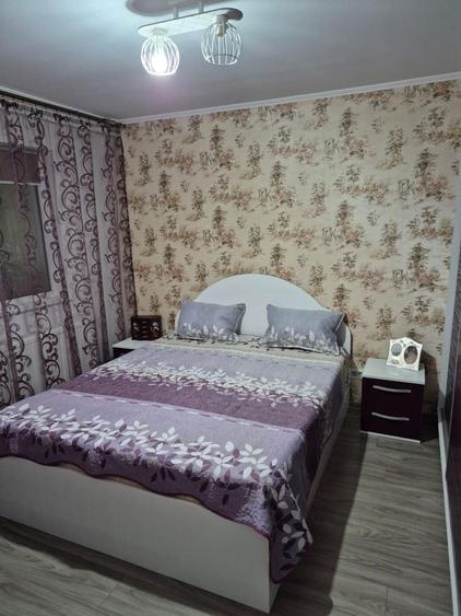 Apartament cu 3 camere decomandat, mobilat în Est