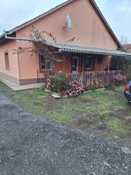 Casă cu 4 camere în Est