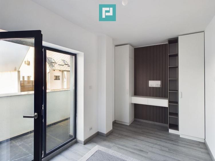 Penthouse cu 3 camere decomandat, mobilat în Central