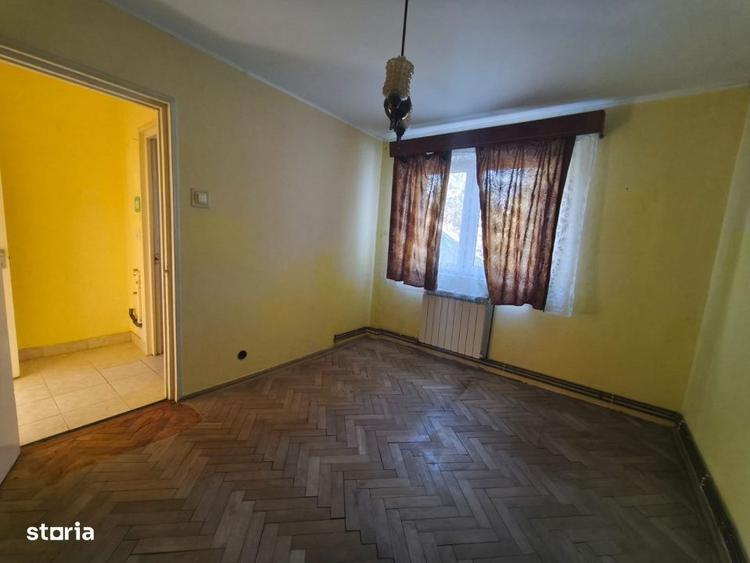 Apartament cu 3 camere semidecomandat în Central