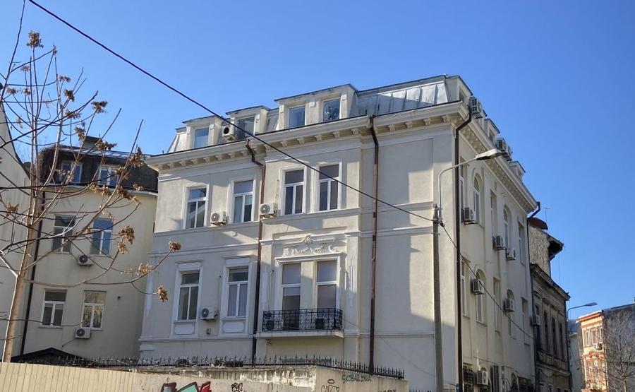 Birou, de 878 mp, în Universitate