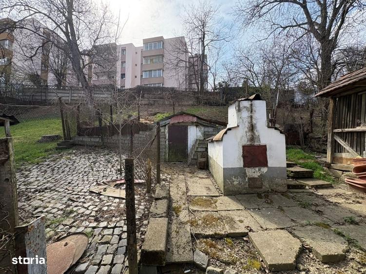 Casă cu 4 camere în Central