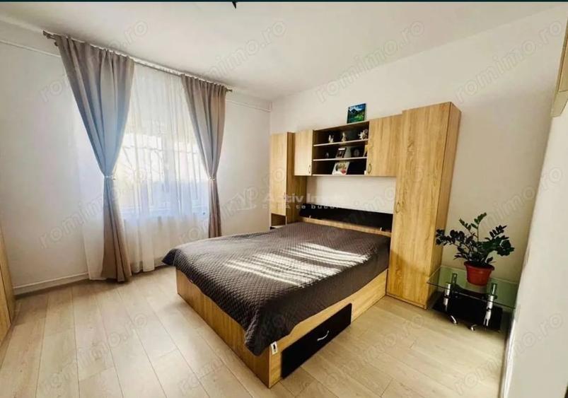 Casă cu 10 camere cu Teren 50 Mp în Nord