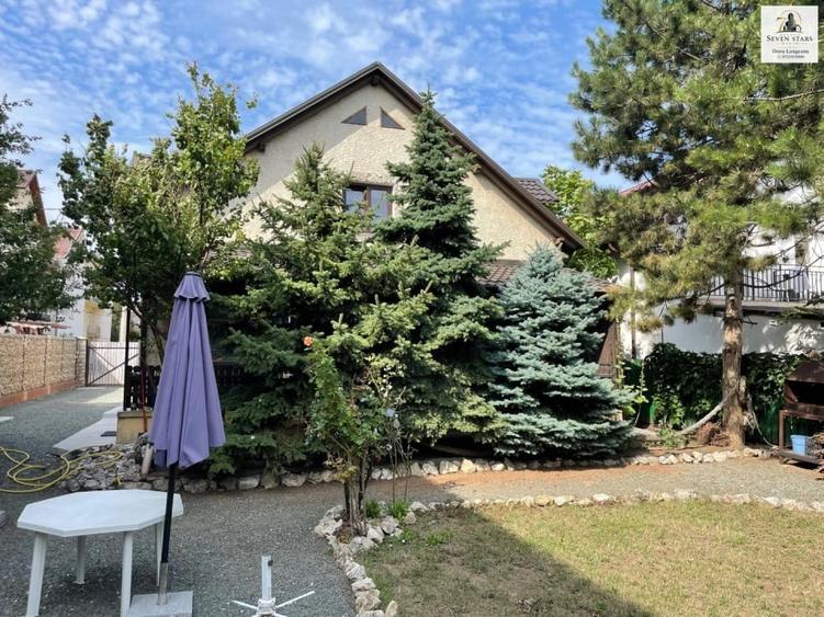 Casă individuală cu 9 camere cu Canalizare în Central