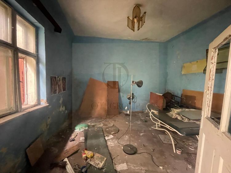 Casă individuală cu 7 camere cu Canalizare în Central