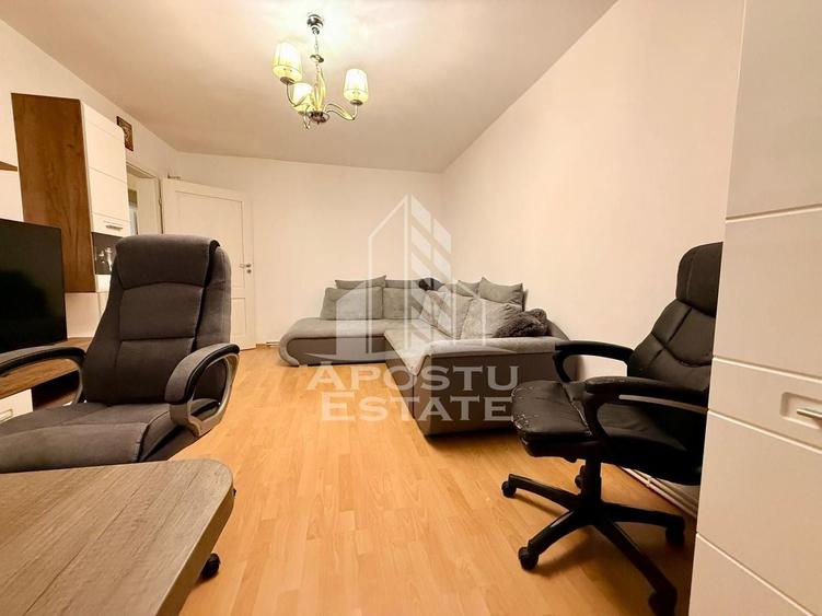 Apartament cu 3 camere decomandat, mobilat în Lipovei