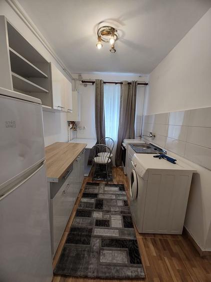 Apartament cu 4 camere decomandat în Deve