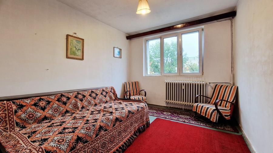 Apartament cu 2 camere decomandat, mobilat în Titan
