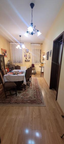 Casă individuală cu 4 camere cu Garaj în Schei
