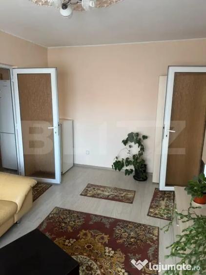 Apartament cu 3 camere semidecomandat în Central