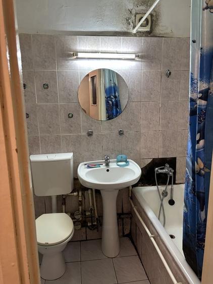 Apartament cu 3 camere decomandat în Exterior Vest