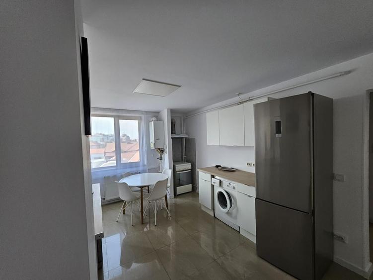 Apartament cu 3 camere semidecomandat, mobilat în Ultracentral
