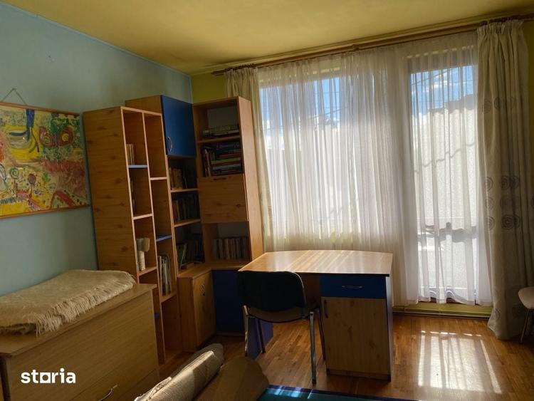 Casă cu 4 camere cu Teren 120 Mp în Valea Roșie