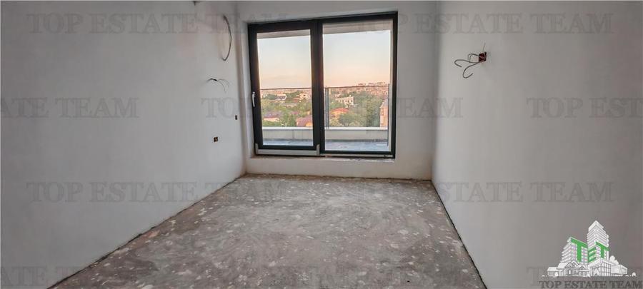 Penthouse cu 3 camere decomandat în Drumul Taberei