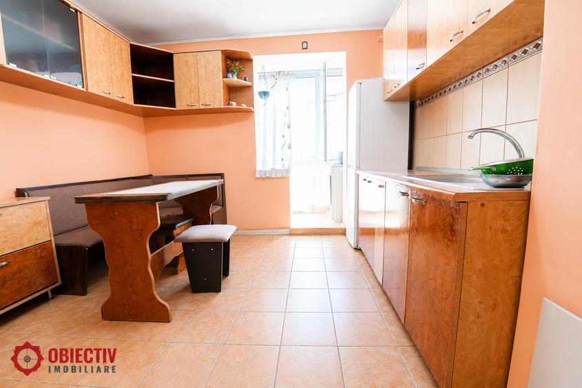 Apartament cu 3 camere semidecomandat în Central