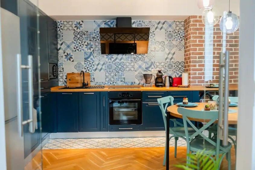 Apartament cu 3 camere decomandat, mobilat în Universitate