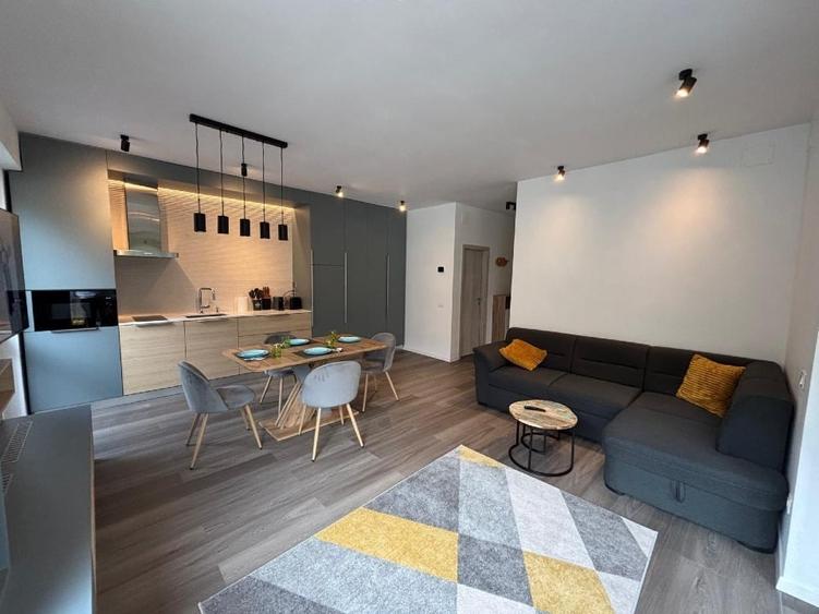 Apartament cu 2 camere decomandat, mobilat în Calea București
