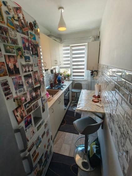 Apartament cu 2 camere semidecomandat în Craiovița Nouă