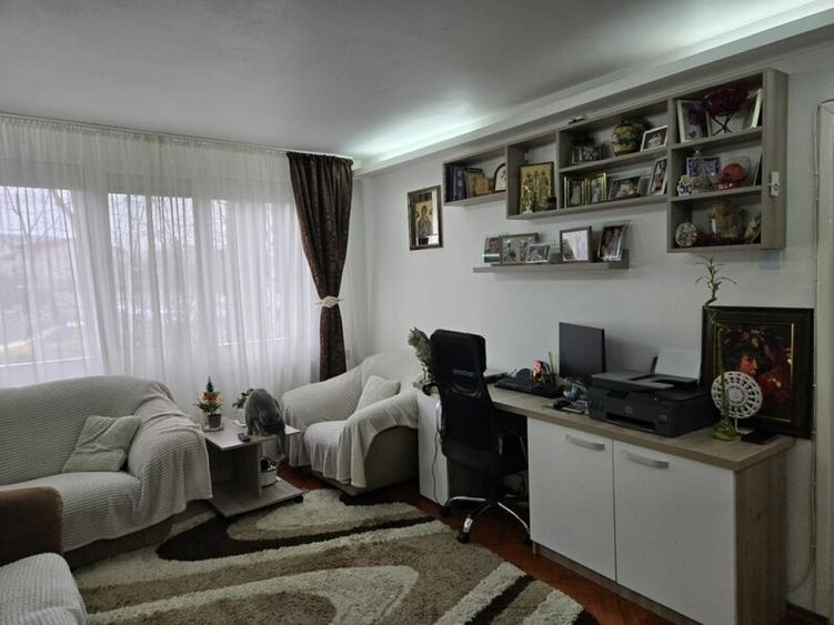 Apartament cu 3 camere semidecomandat, mobilat în Brâncoveanu