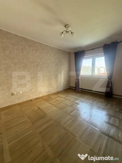 Apartament cu 4 camere decomandat în Micro 5