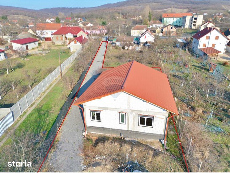 Casă cu 3 camere cu Teren 1237 Mp în Ghioroc