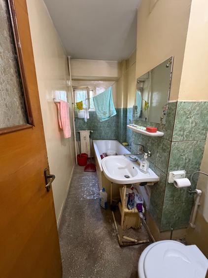 Apartament cu 3 camere decomandat în Văcăresti