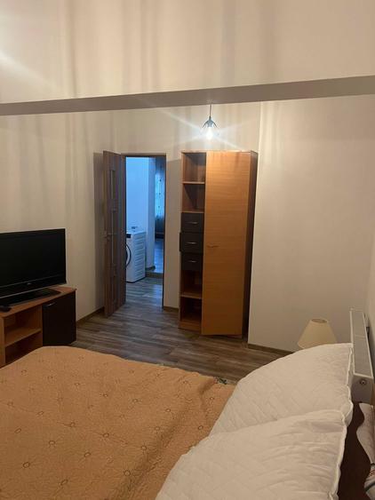 Apartament cu 3 camere semidecomandat în Central