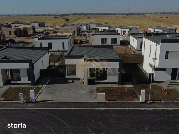 Casă cu 4 camere cu Teren 452 Mp în Vărăști