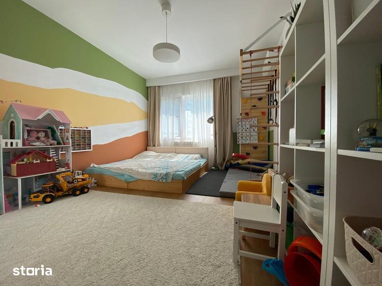 Apartament cu 4 camere decomandat în Băneasa