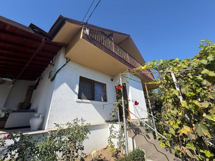 Casă cu 3 camere decomandat cu Teren 400 Mp în Galata
