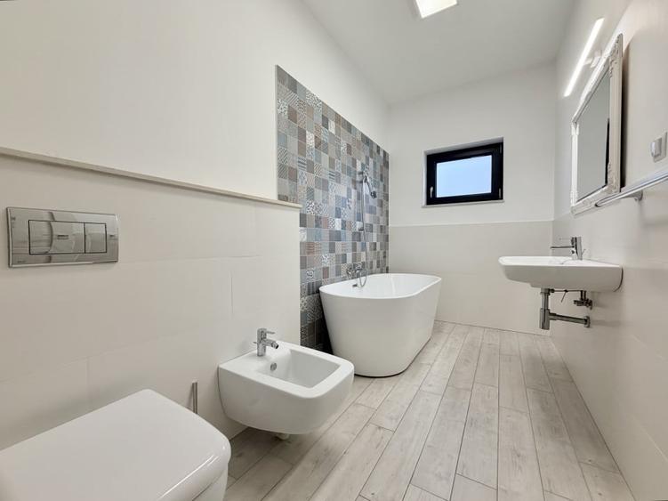 Duplex cu 5 camere cu Canalizare în Andrei Mureșanu
