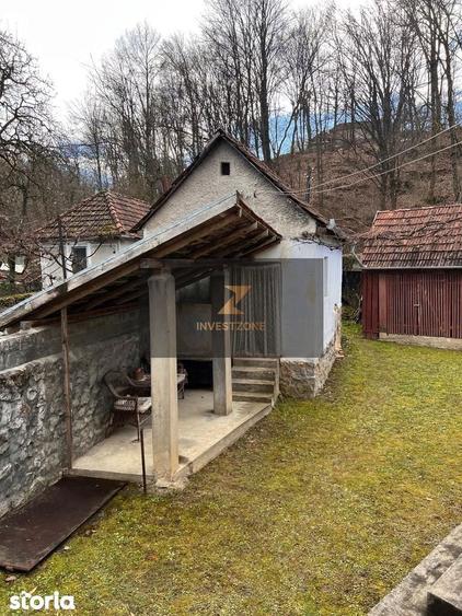 Casă cu 4 camere cu Teren 2328 Mp în Vadu Crișului
