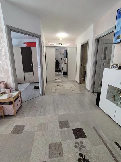 Apartament cu 3 camere semidecomandat în Florești