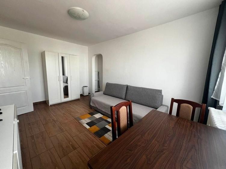 Apartament cu 2 camere decomandat în Intim