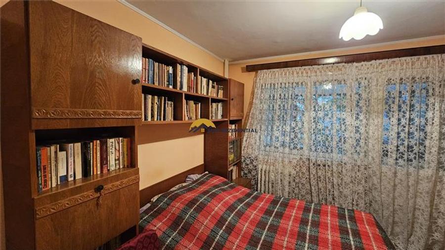 Apartament cu 4 camere semidecomandat, mobilat în Berceni