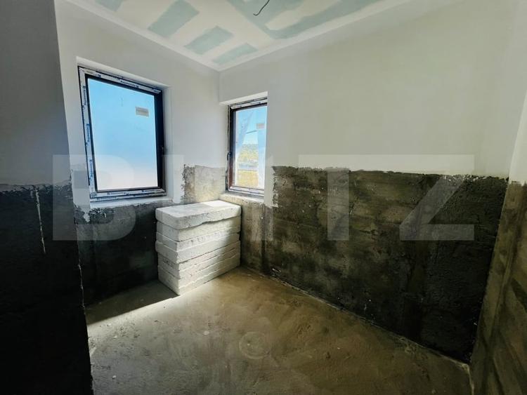 Casă individuală cu 4 camere cu Canalizare în Livezeni