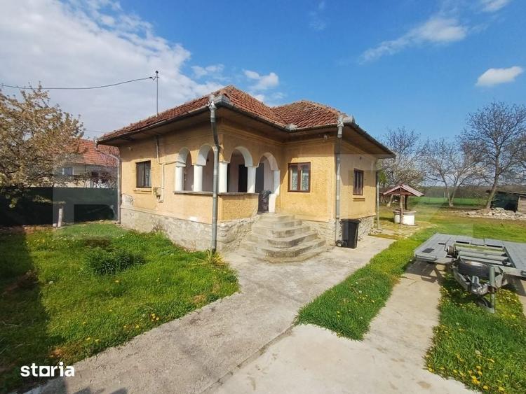 Casă cu 3 camere cu Teren 1000 Mp în Arcani